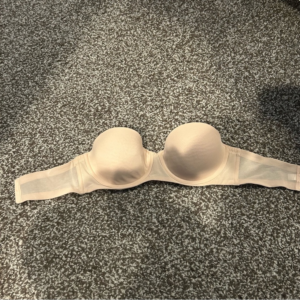 Women’s strapless bra